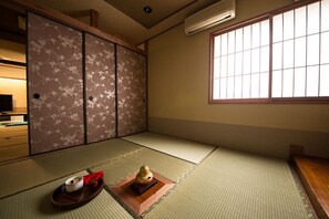 Interior - Relaxing in a Japanese style room 3 gen / Nagoya Aichi (1-16-2 Michishitacho)