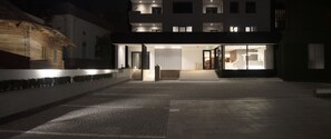 Property entrance - Atlas Aparthotel (Piatra Neamt)