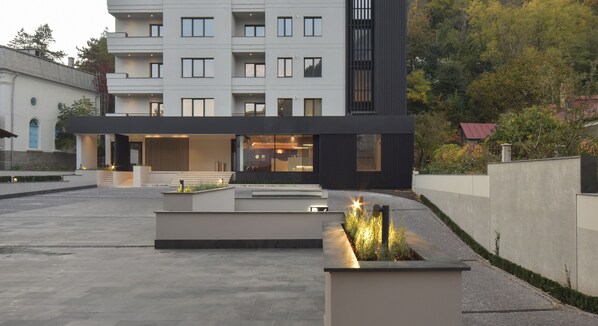 Property entrance - Atlas Aparthotel (Piatra Neamt)