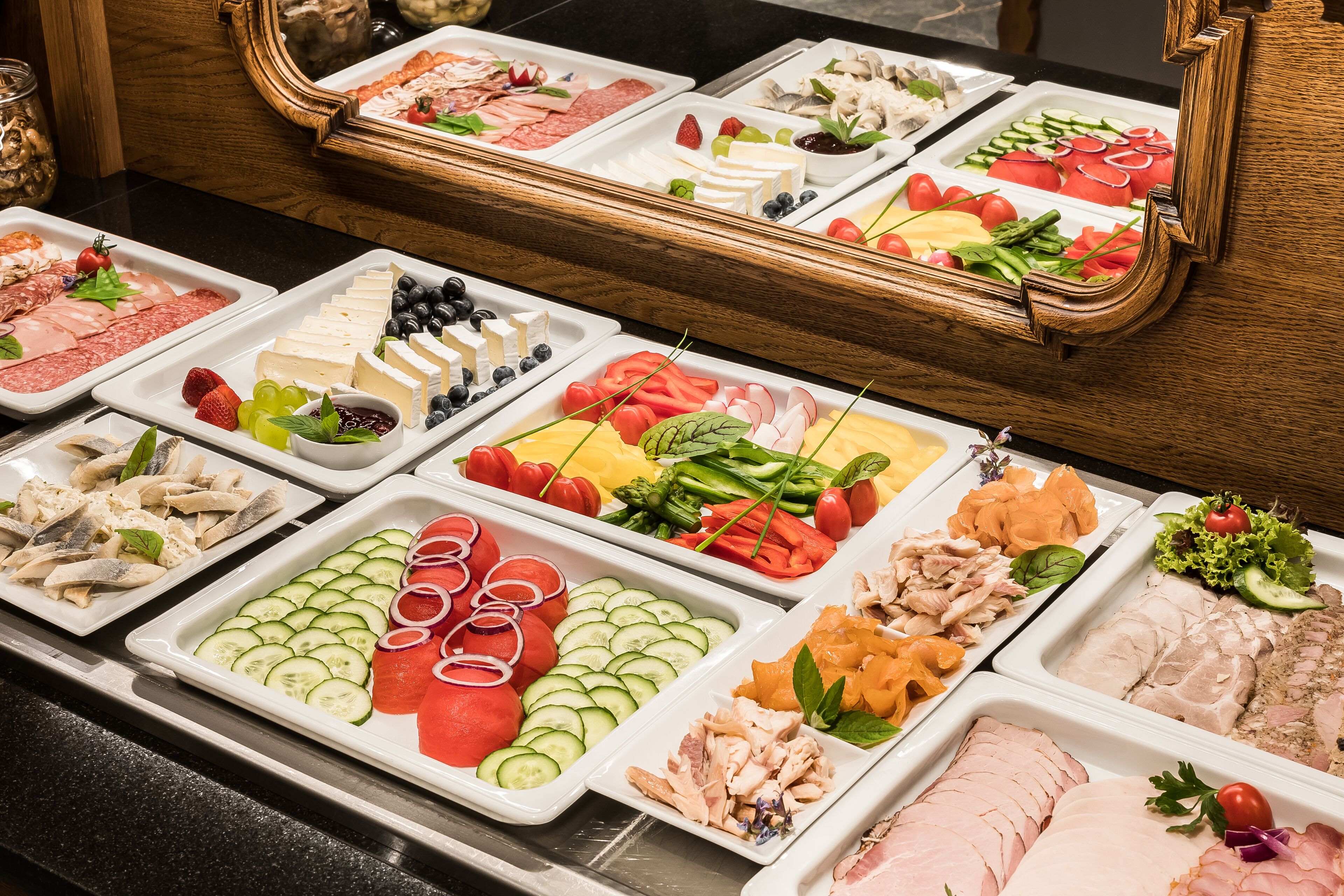 含每日吃到飽早餐