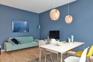Deluxe Apartment, 1 Bedroom | Living area | Flat-screen TV - Park Penthouses Insel Eiswerder (Berlin)