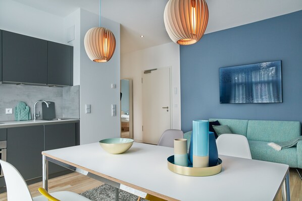 Deluxe Apartment, 1 Bedroom | In-room dining - Park Penthouses Insel Eiswerder (Berlin)