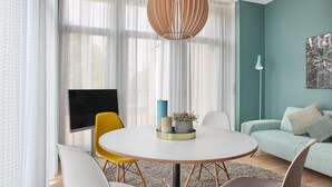 In-room dining - Park Penthouses Insel Eiswerder (Berlin)