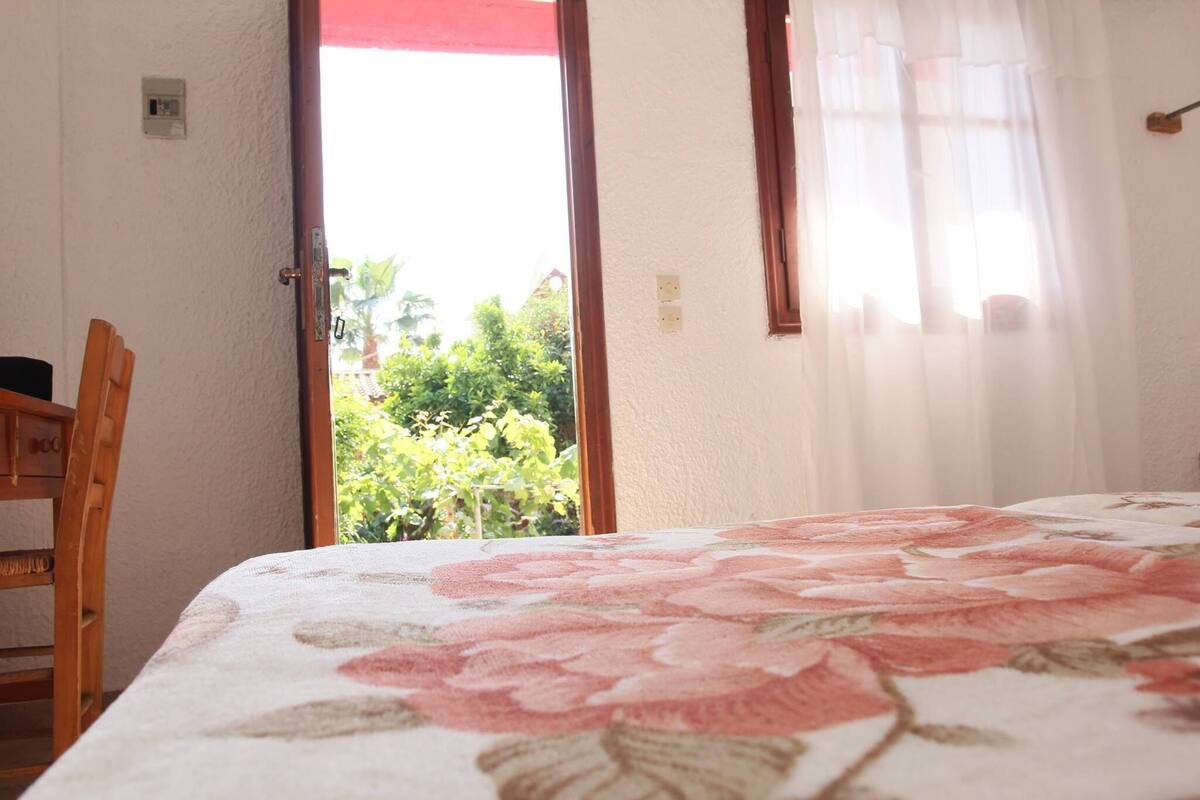 Caja de seguridad en la habitación, wifi gratis y ropa de cama 