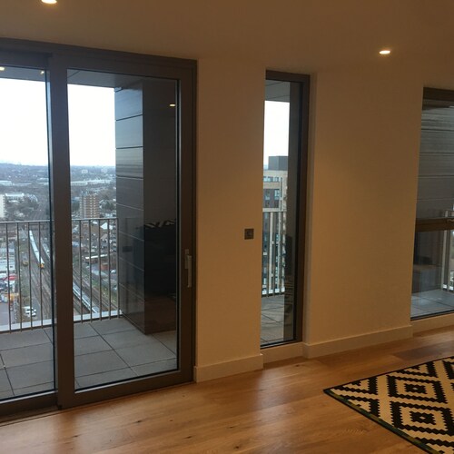 SUPERBE APPARTEMENT DE SERVICE *****