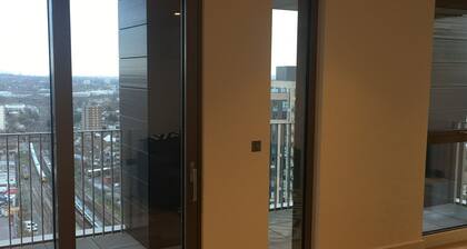 SUPERBE APPARTEMENT DE SERVICE *****