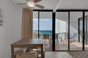 Dining - 4th-floor Surfside Resort, Miramar Beach! Free beach towels & chairs. w/umbrella (Miramar Beach)