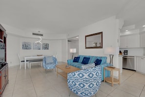 TV, DVD player, books, video library - 4th-floor Surfside Resort, Miramar Beach! Free beach towels & chairs. w/umbrella (Miramar Beach)