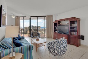 TV, DVD player, books, video library - 4th-floor Surfside Resort, Miramar Beach! Free beach towels & chairs. w/umbrella (Miramar Beach)