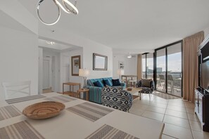 TV, DVD player, books, video library - 4th-floor Surfside Resort, Miramar Beach! Free beach towels & chairs. w/umbrella (Miramar Beach)