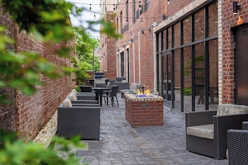 Courtyard by Marriott Winston - Salem Downtown