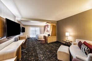 Suite, 1 cama de matrimonio grande con sofá cama | Escritorio, espacio para trabajar con un portátil, cortinas opacas