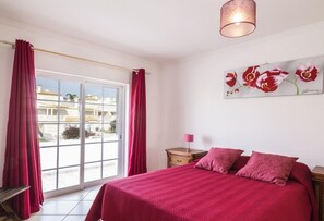 3 عدّة غرف نوم ومكواة/لوح كي وسرير سفر وواي فاي