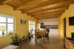 Panoramic Apartment, 2 Bedrooms, Garden View | Living area