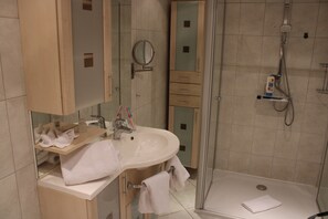 Căn hộ | Phòng tắm | Máy sấy tóc, khăn tắm