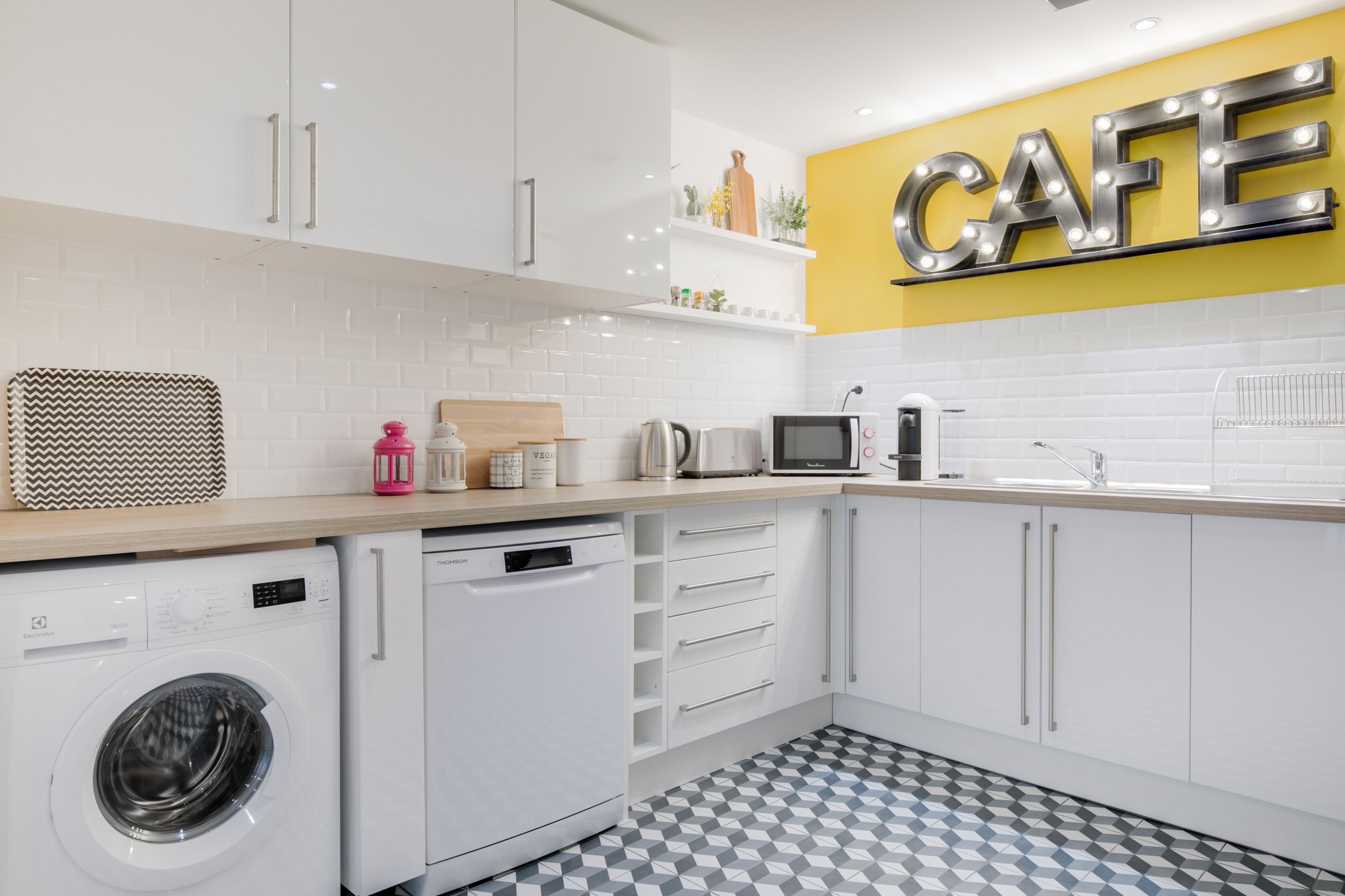 Refrigerador, microondas, parrilla de estufa y lavavajillas 