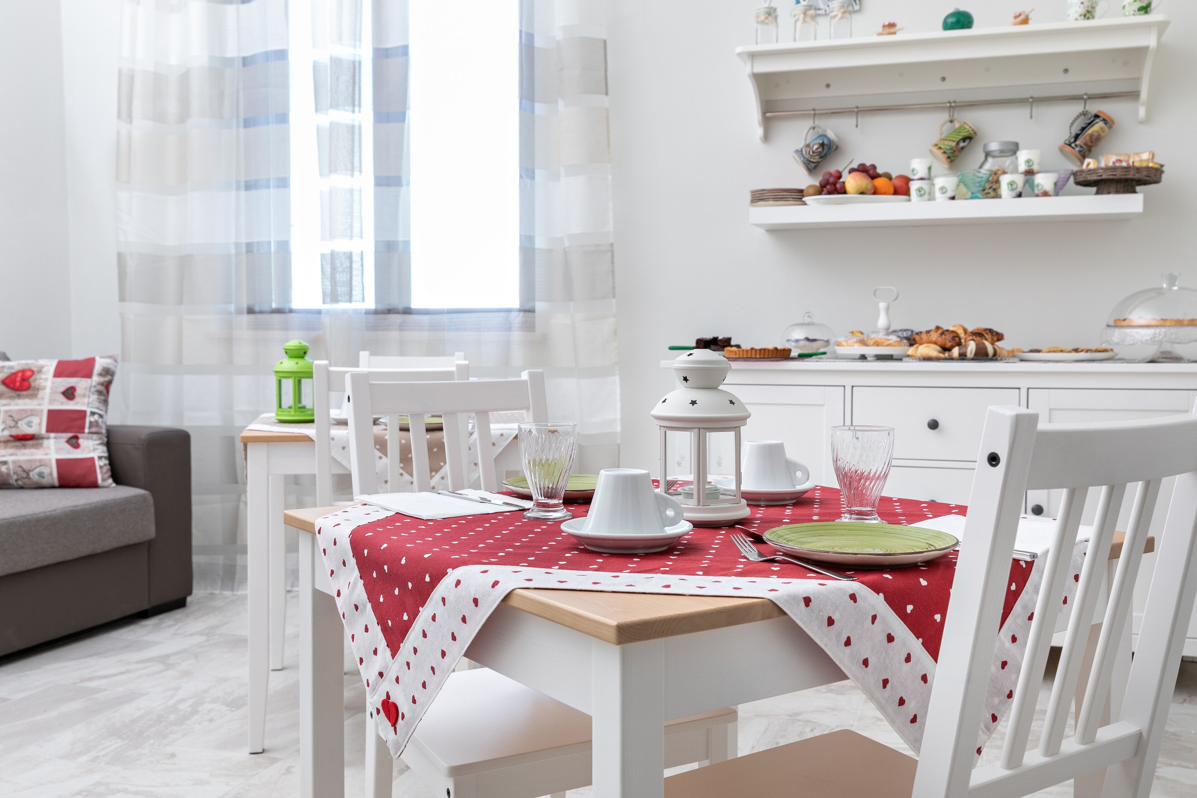 Tägliches Frühstücksbuffet gegen Gebühr