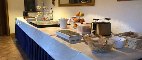 Free daily buffet breakfast