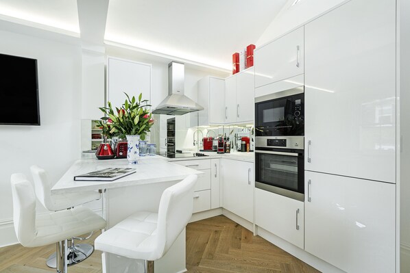 Stunning luxury new flat with 2 roof terraces | Private kitchen