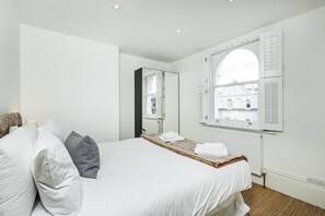 Stunning luxury new flat with 2 roof terraces