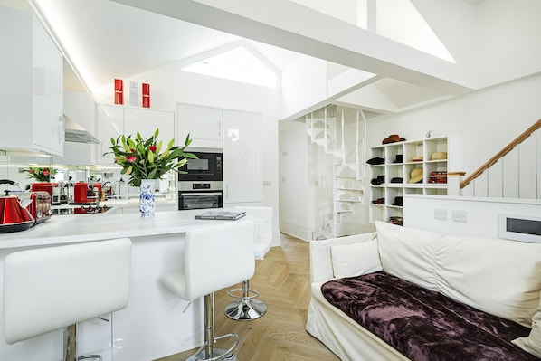 Stunning luxury new flat with 2 roof terraces | Living area
