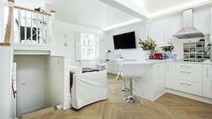 Stunning luxury new flat with 2 roof terraces | Private kitchen | Fridge, microwave, oven, stovetop - Top Floor Flat - Mimosa Street (London)