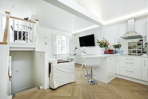 Stunning luxury new flat with 2 roof terraces | Private kitchen