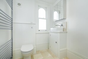 Stunning luxury new flat with 2 roof terraces | Bathroom