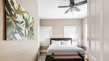 2 bedrooms, desk, iron/ironing board, WiFi