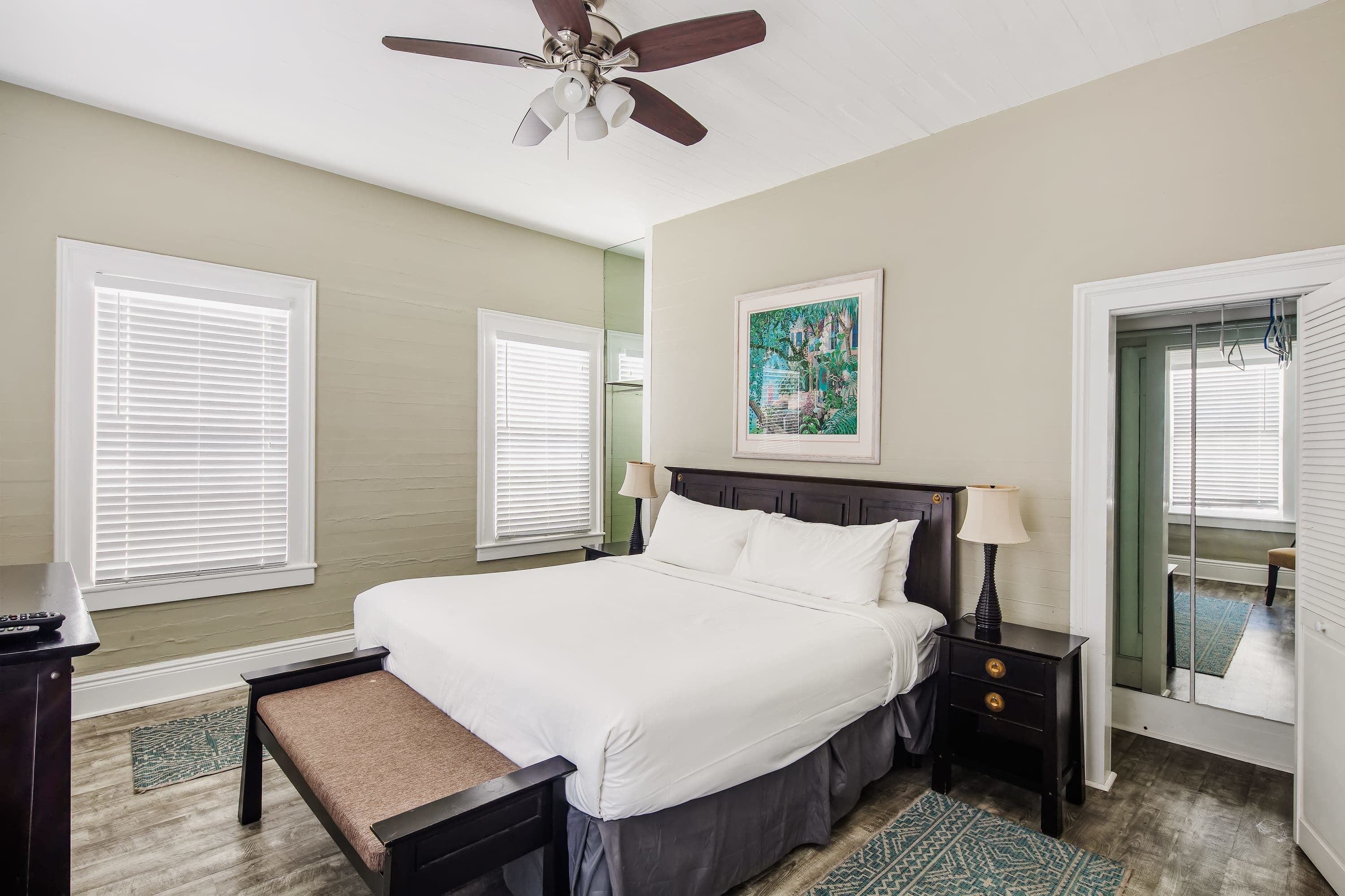 2 habitaciones, tabla de planchar con plancha, wifi y ropa de cama 