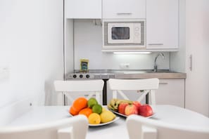 Fridge, microwave