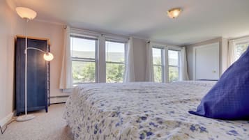 2 bedrooms, iron/ironing board, internet, bed sheets