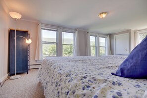 2 bedrooms, iron/ironing board, internet, bed sheets