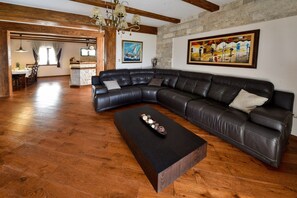 Vila panorâmica | Área de estar | TV de tela plana 44 polegadas com canais a cabo, TV