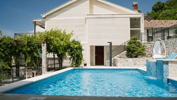 3 bedrooms, premium bedding, in-room safe, individually decorated