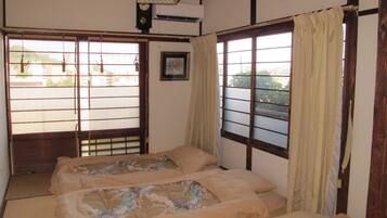 2 bedrooms, iron/ironing board, free WiFi
