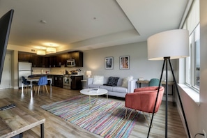 TV - Urban Flat @ Mountain View (Mountain View)