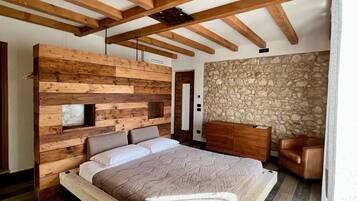 Caja de seguridad en la habitación, wifi gratis y ropa de cama