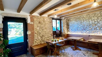 Free daily full breakfast