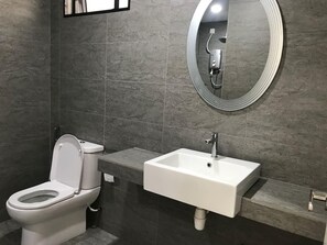 Shower, hair dryer, slippers, towels - NEW Premium Homez Suite (Butterworth)