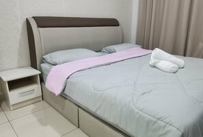 Egyptian cotton sheets, premium bedding, down duvets, pillow-top beds - NEW Premium Homez Suite (Butterworth)