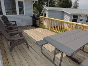 Outdoor dining - Cottage #26- 3 bedroom/ 2 bath (Cape Vincent)