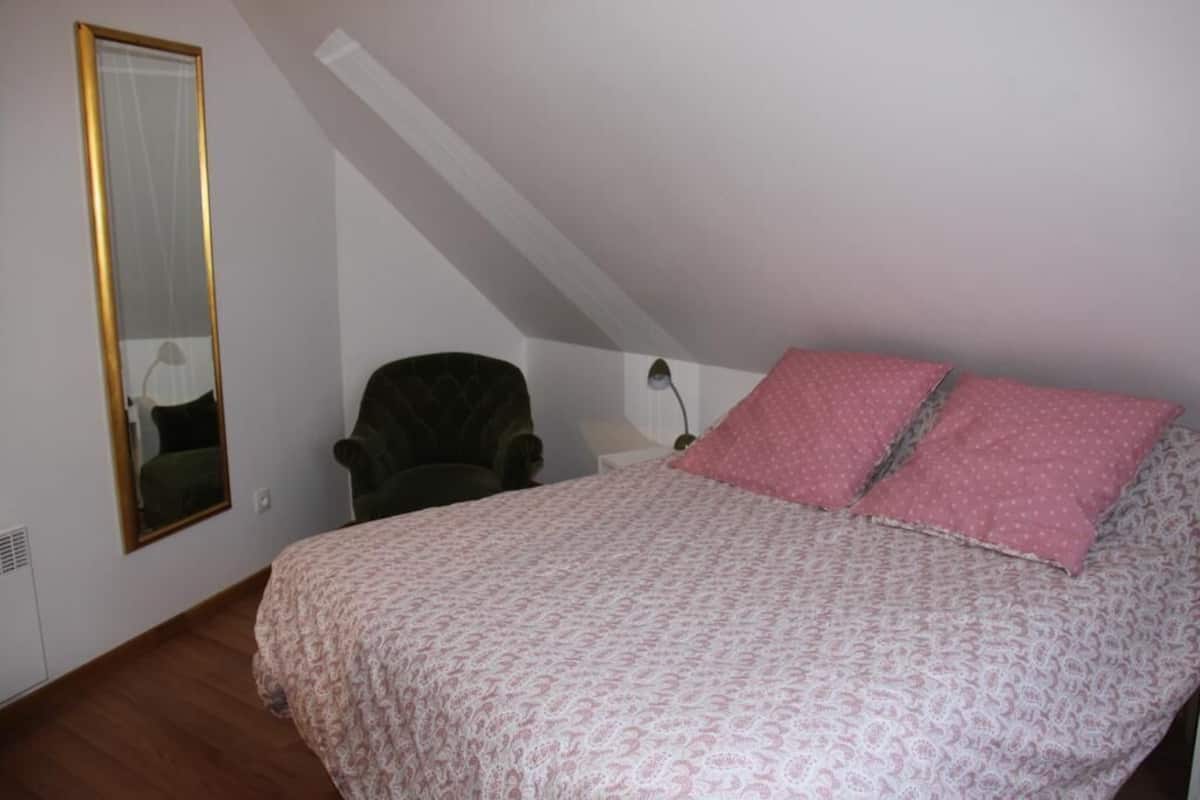 Family Room | Free WiFi, individually decorated, individually furnished, bed sheets