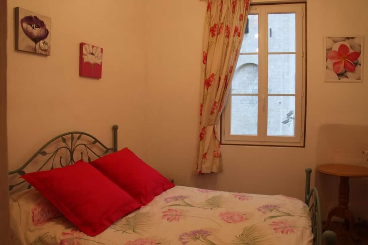 Standard Double Room | Free WiFi, individually decorated, individually furnished, bed sheets