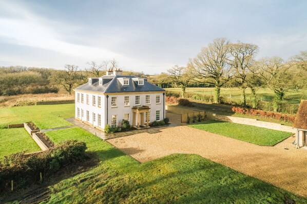 Exterior - Georgian style mansion sleeps 16-18 (South Cheriton)