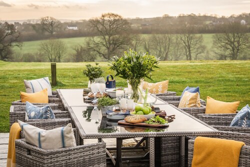 Georgian style mansion sleeps 16-18