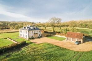 Exterior - Georgian style mansion sleeps 16-18 (South Cheriton)