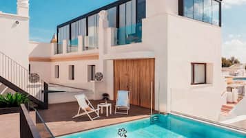 Outdoor pool, open 10:00 AM to 8:00 PM, sun loungers