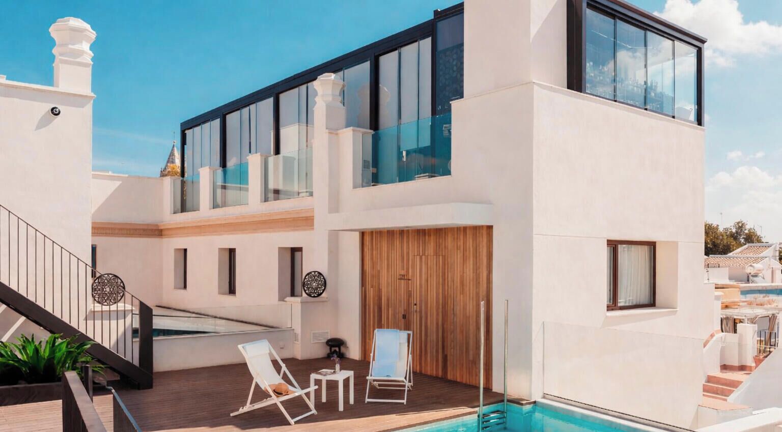 Una piscina al aire libre (de 10:00 a 20:00), tumbonas