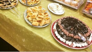 بوفيه فطور مجانًا يوميًا